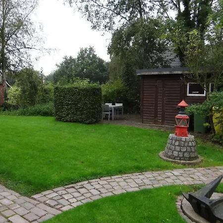 Ferienwohnung-dg-im-reetdachhaus-im-ort-welt * Welt