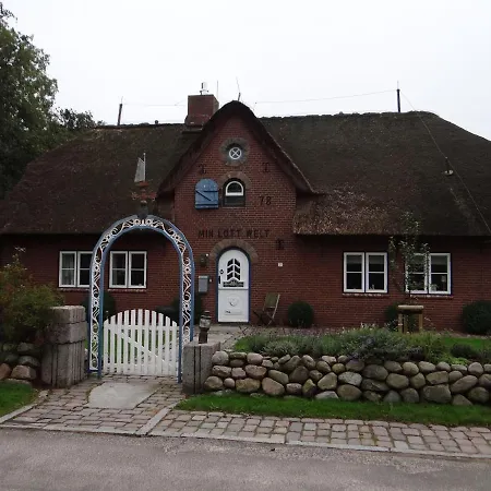 Διαμέρισμα Ferienwohnung-dg-im-reetdachhaus-im-ort-welt