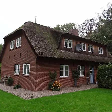 Ferienwohnung-dg-im-reetdachhaus-im-ort-welt Διαμέρισμα Welt