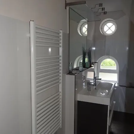 Ferienwohnung-dg-im-reetdachhaus-im-ort-welt Welt