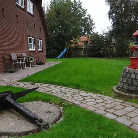 Ferienwohnung-dg-im-reetdachhaus-im-ort-welt