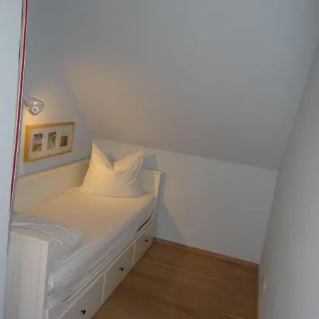 Διαμέρισμα Ferienwohnung-dg-im-reetdachhaus-im-ort-welt *