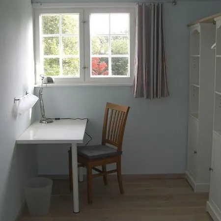 Ferienwohnung-dg-im-reetdachhaus-im-ort-welt Welt