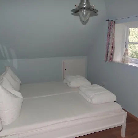 Διαμέρισμα Ferienwohnung-dg-im-reetdachhaus-im-ort-welt *