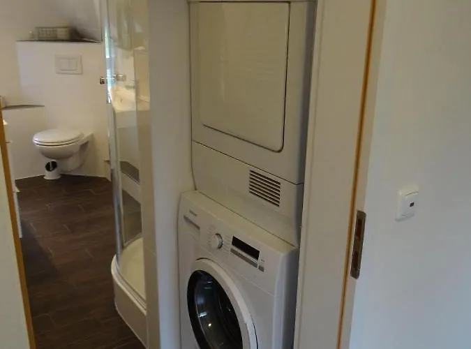 Appartement Ferienwohnung-dg-im-reetdachhaus-im-ort-welt *