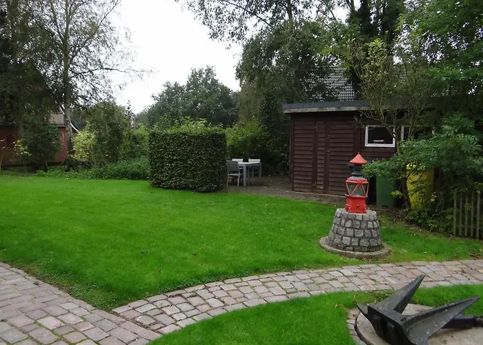 Ferienwohnung-dg-im-reetdachhaus-im-ort-welt * Welt