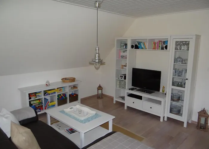 Appartement Ferienwohnung-dg-im-reetdachhaus-im-ort-welt *