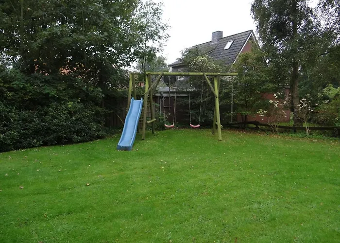 Ferienwohnung-dg-im-reetdachhaus-im-ort-welt